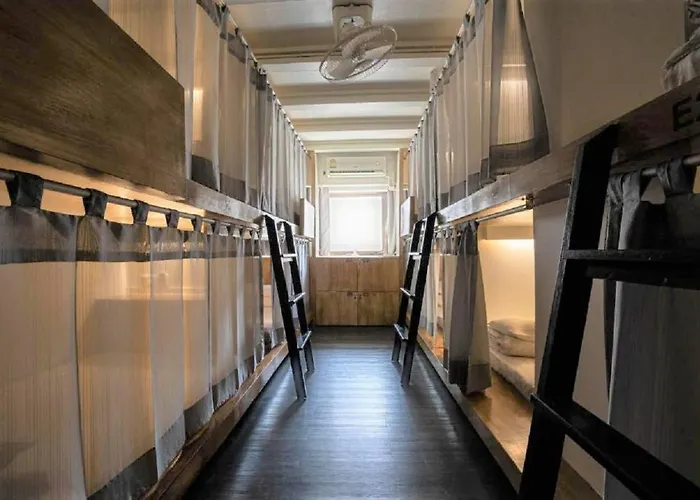 3howw @ Sukhumvit 21 Hostal
