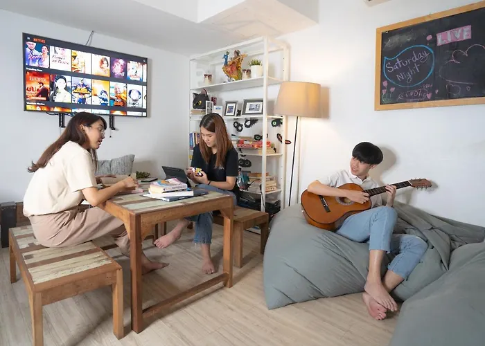 3howw @ Sukhumvit 21 Hostal Bangkok