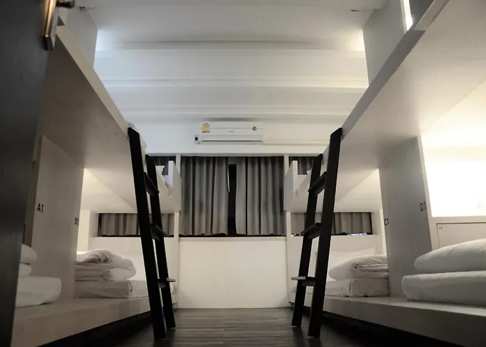 3howw @ Sukhumvit 21 Hostal *