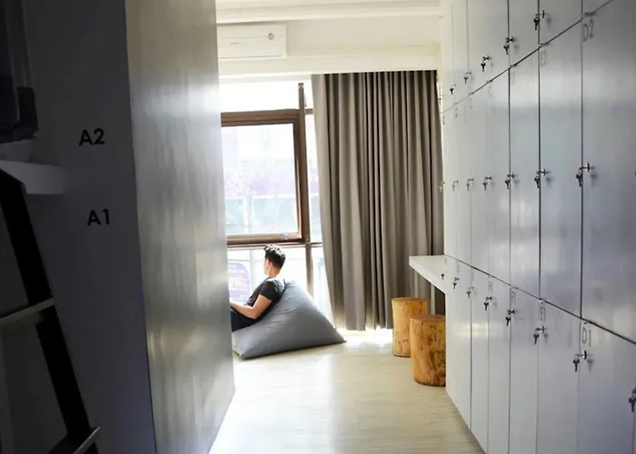 3howw @ Sukhumvit 21 Hostal Bangkok