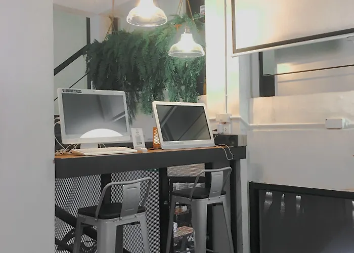 Hostal 3howw @ Sukhumvit 21 *