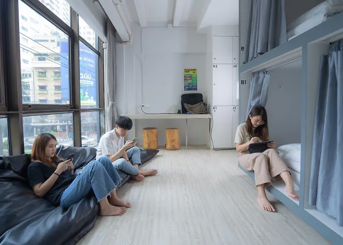 3howw @ Sukhumvit 21 Hostal *