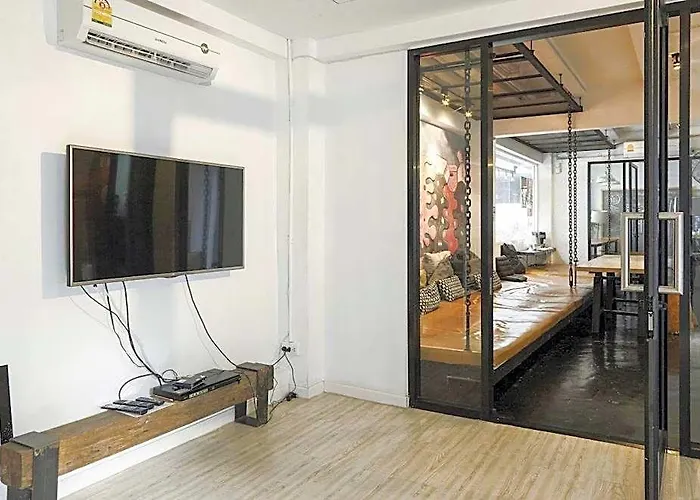 3howw @ Sukhumvit 21 Hostal *