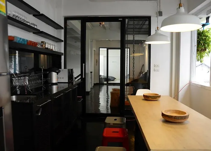 Hostal 3howw @ Sukhumvit 21 *